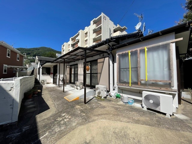 長崎市宿町に人気の平家戸建の物件が出ました★2016年に内装リフォーム済(*^^*)縦列駐車ですが3台以上駐車可能!日当り良好です☆彡