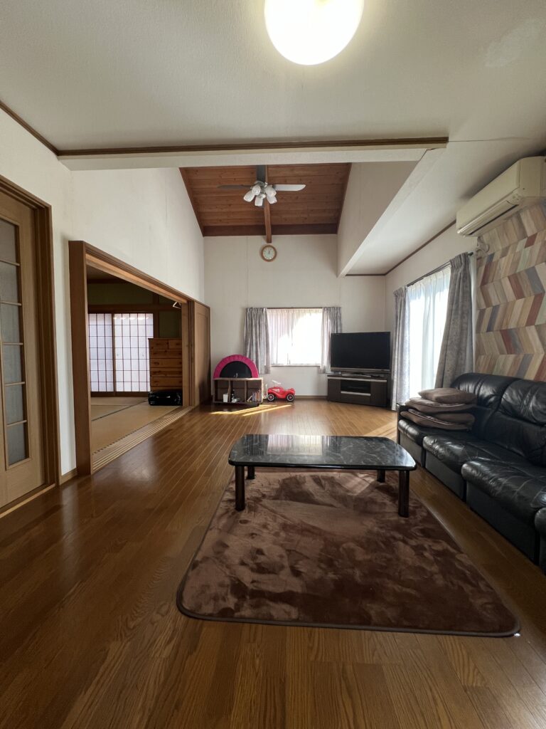 諫早市近隣に位置する森山町中古住宅★長閑な場所に佇む4LDK★2018年に浴室、洗面化粧台、エコキュート設置、外壁屋根塗装を行っています☆近隣には島原鉄道の駅や島原道路等交通アクセスも良好です★価格のご相談もお問合せください☆