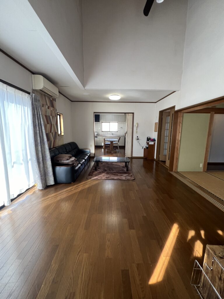 諫早市近隣に位置する森山町中古住宅★長閑な場所に佇む4LDK★2018年に浴室、洗面化粧台、エコキュート設置、外壁屋根塗装を行っています☆近隣には島原鉄道の駅や島原道路等交通アクセスも良好です★価格のご相談もお問合せください☆