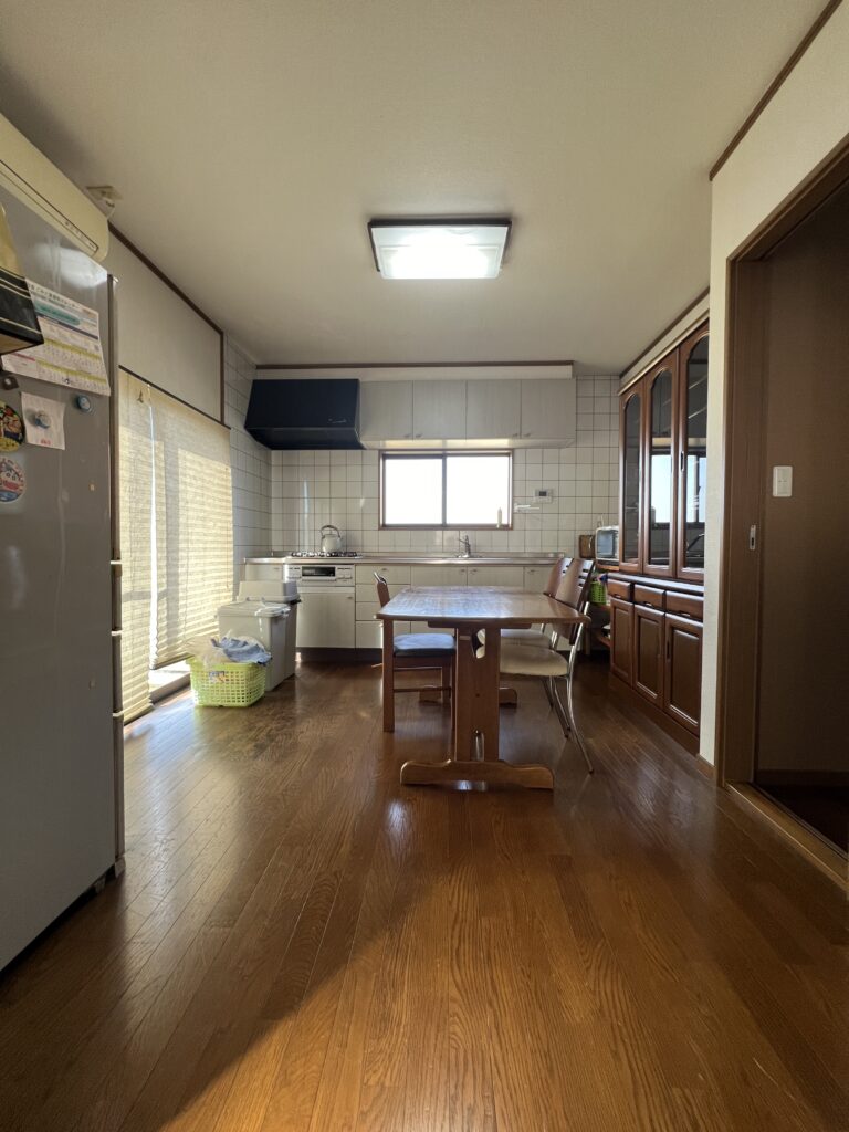 諫早市近隣に位置する森山町中古住宅★長閑な場所に佇む4LDK★2018年に浴室、洗面化粧台、エコキュート設置、外壁屋根塗装を行っています☆近隣には島原鉄道の駅や島原道路等交通アクセスも良好です★価格のご相談もお問合せください☆