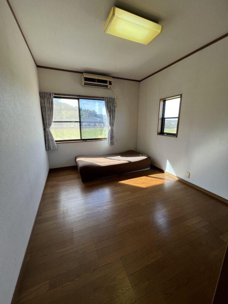 諫早市近隣に位置する森山町中古住宅★長閑な場所に佇む4LDK★2018年に浴室、洗面化粧台、エコキュート設置、外壁屋根塗装を行っています☆近隣には島原鉄道の駅や島原道路等交通アクセスも良好です★価格のご相談もお問合せください☆