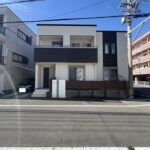 長崎市矢上町中古売家★東長崎の人気エリア矢上町の中古住宅をお預かりしました!築14年、4LDK、オール電化住宅★太陽光発電付き☆矢上町の国道から1本入った平坦地☆普通車×軽自動車なら2台駐車可能(※車の長さによります)売主様居住中のため、内見は事前に予約が必要です。