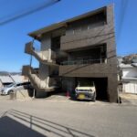 長崎市西小島2丁目売中古マンション★3階建ての最上階角部屋!駐車場軽自動車1台付(無料高さ制限180cmまで)、広々としたバルコニー、ペット飼育可能、空家となっておりますので内覧可能です。