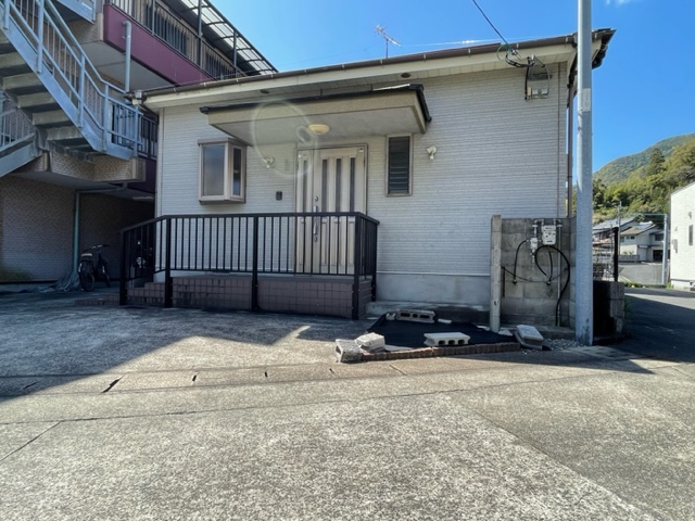 長崎市戸石町平屋住宅☆3DK☆バス停・スーパー・コンビニ徒歩圏内の良好な立地です☺小学校も徒歩3分♪