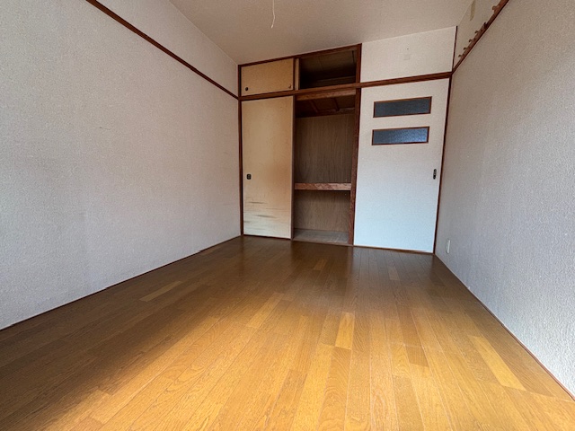 長崎市西小島2丁目売中古マンション★3階建ての最上階角部屋!駐車場軽自動車1台付(無料高さ制限180cmまで)、広々としたバルコニー、ペット飼育可能、空家となっておりますので内覧可能です。