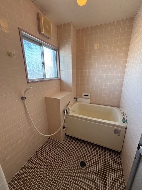長崎市西小島2丁目売中古マンション★3階建ての最上階角部屋!駐車場軽自動車1台付(無料高さ制限180cmまで)、広々としたバルコニー、ペット飼育可能、空家となっておりますので内覧可能です。