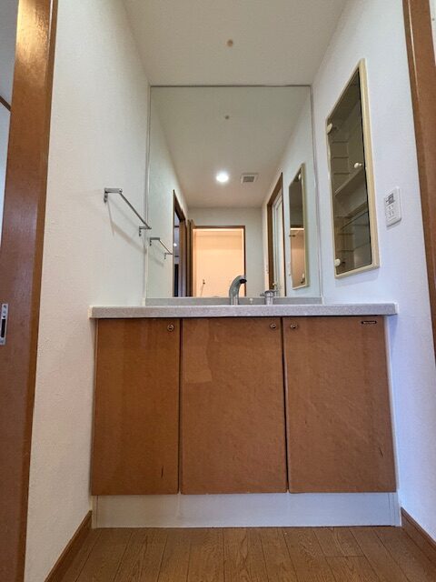 長崎市界中古マンション★12階の角部屋で願望良好!日見小学校・日見中学校も近くお子様の通学も安心です♪空家のためいつでも内覧可能です。お気軽にお問い合わせください♪