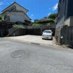 長崎市芒塚町中古戸建☆外壁・内装フルリフォーム物件!!25帖LDKのゆとりある間取♪飛地になりますが並列3台分の駐車場があります♪いつでも内覧可能ですのでお気軽にお問い合わせください。