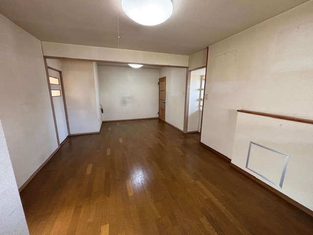 長崎市西小島2丁目売中古マンション★3階建ての最上階角部屋!駐車場軽自動車1台付(無料高さ制限180cmまで)、広々としたバルコニー、ペット飼育可能、空家となっておりますので内覧可能です。