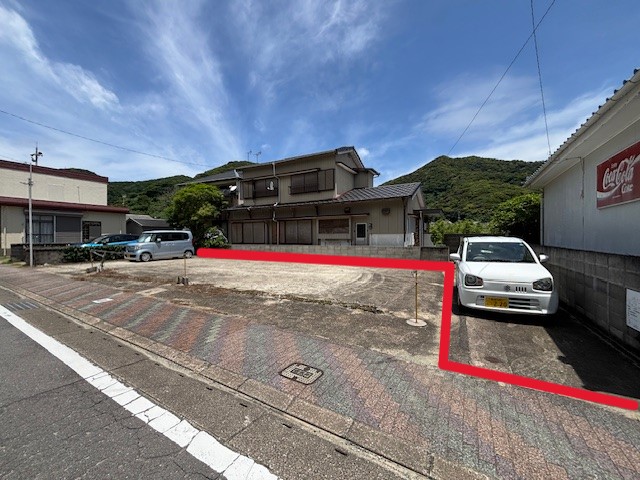 長崎市脇岬の中古戸建☆目の前が脇岬海水浴場になります！敷地は旗竿地となっております。別荘地としてご利用も可能です♪