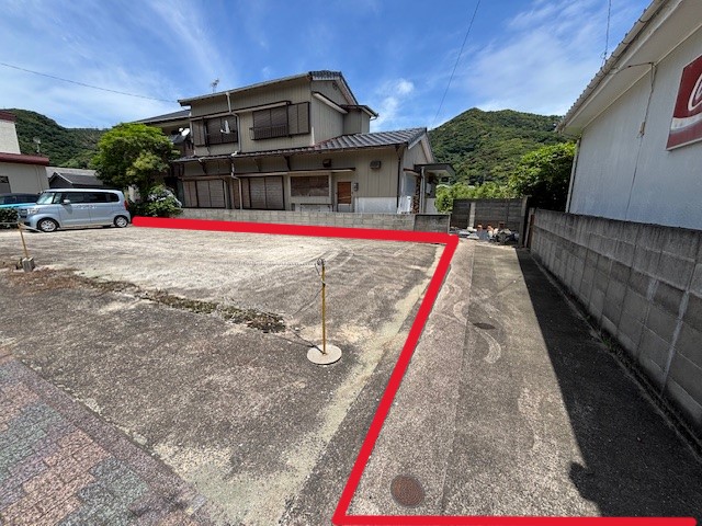長崎市脇岬の中古戸建☆目の前が脇岬海水浴場になります！敷地は旗竿地となっております。別荘地としてご利用も可能です♪