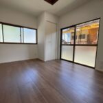 長崎市芒塚町中古戸建☆外壁・内装フルリフォーム物件!!25帖LDKのゆとりある間取♪飛地になりますが並列3台分の駐車場があります♪いつでも内覧可能ですのでお気軽にお問い合わせください。