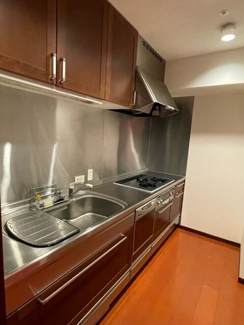旭町のタワーマンション16階の角部屋です♪長崎の町が見渡せる眺望が魅力的(^^)夜景もきれいです☆1階にはスーパーがあり、長崎駅も徒歩圏内の生活便利地です☺