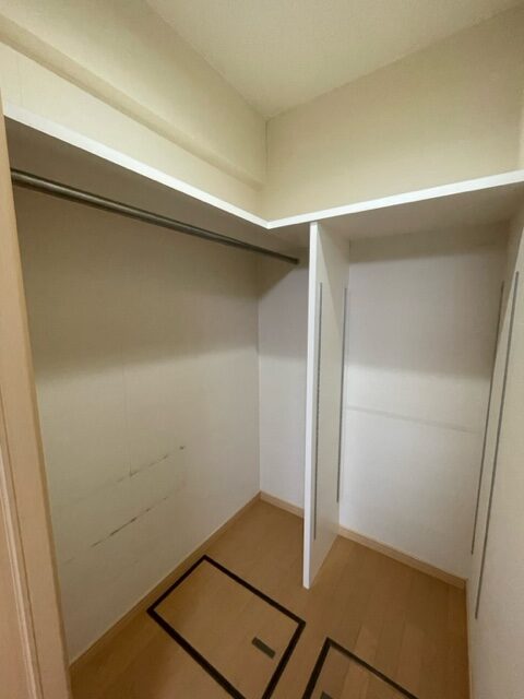 長崎市田中町売マンション♪14階の南東向きのお部屋のため、眺望・陽当たり良好です!駐車場も近隣2台目確保済♪(軽自動車月/5,000円)空き家となっておりますので内覧可能です!お気軽にお問い合わせください。