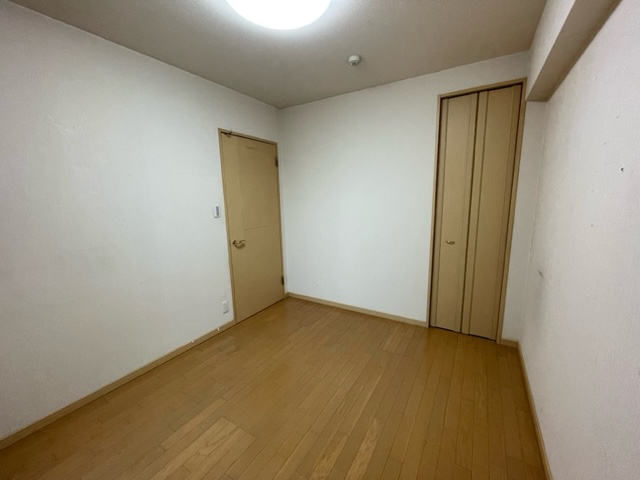 長崎市田中町売マンション♪14階の南東向きのお部屋のため、眺望・陽当たり良好です!駐車場も近隣2台目確保済♪(軽自動車月/5,000円)空き家となっておりますので内覧可能です!お気軽にお問い合わせください。