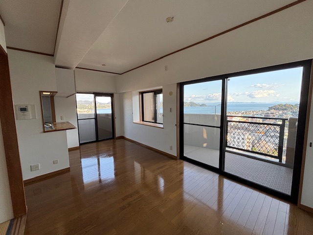 長崎市界中古マンション★12階の角部屋で願望良好!日見小学校・日見中学校も近くお子様の通学も安心です♪空家のためいつでも内覧可能です。お気軽にお問い合わせください♪
