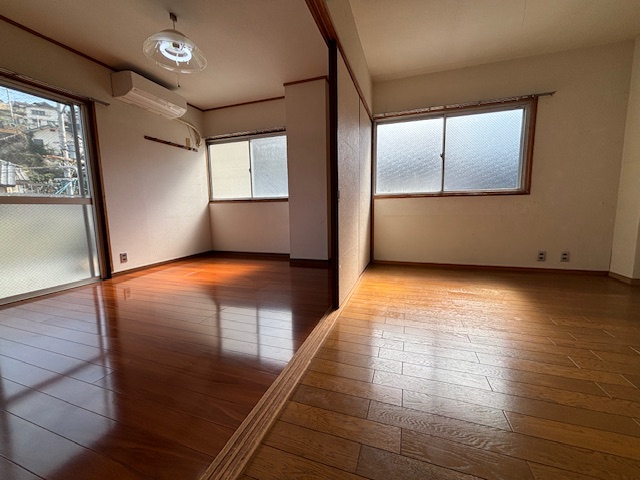 長崎市西小島2丁目売中古マンション★3階建ての最上階角部屋!駐車場軽自動車1台付(無料高さ制限180cmまで)、広々としたバルコニー、ペット飼育可能、空家となっておりますので内覧可能です。