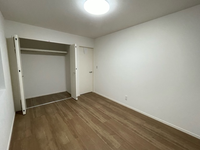 長崎市芒塚町中古戸建☆外壁・内装フルリフォーム物件!!25帖LDKのゆとりある間取♪飛地になりますが並列3台分の駐車場があります♪いつでも内覧可能ですのでお気軽にお問い合わせください。
