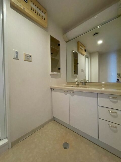 長崎市田中町売マンション♪14階の南東向きのお部屋のため、眺望・陽当たり良好です!駐車場も近隣2台目確保済♪(軽自動車月/5,000円)空き家となっておりますので内覧可能です!お気軽にお問い合わせください。