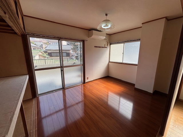 長崎市西小島2丁目売中古マンション★3階建ての最上階角部屋!駐車場軽自動車1台付(無料高さ制限180cmまで)、広々としたバルコニー、ペット飼育可能、空家となっておりますので内覧可能です。